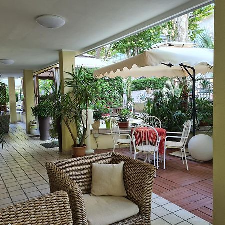 Hotel Beppe リミニ エクステリア 写真