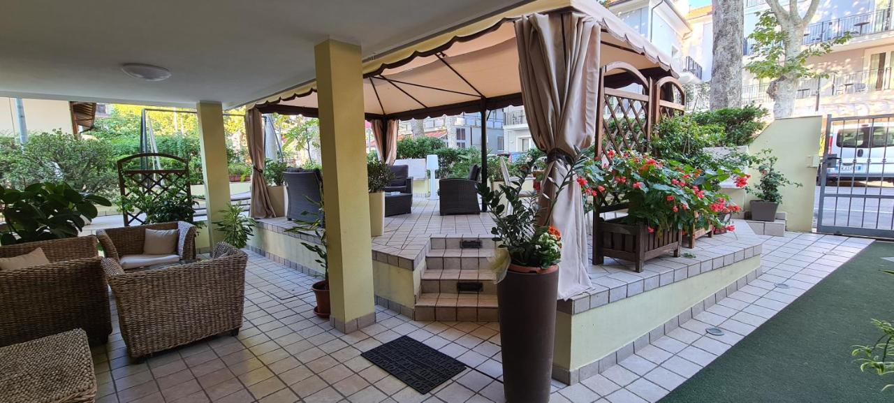 Hotel Beppe リミニ エクステリア 写真