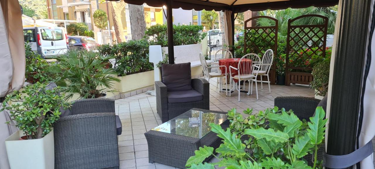 Hotel Beppe リミニ エクステリア 写真