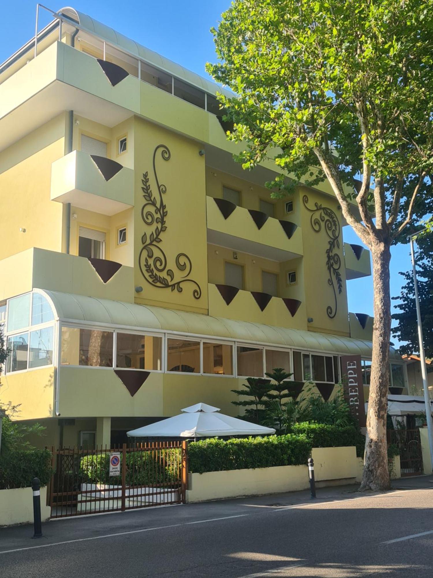 Hotel Beppe リミニ エクステリア 写真