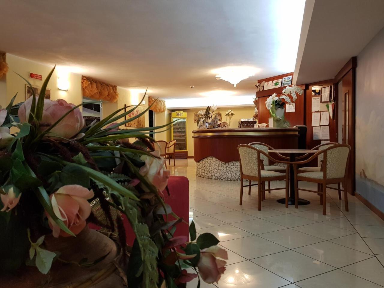 Hotel Beppe リミニ エクステリア 写真