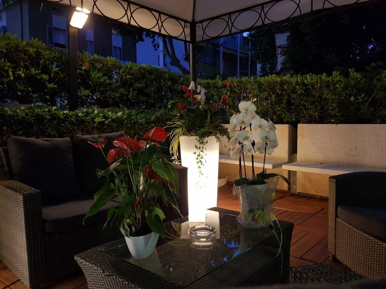 Hotel Beppe リミニ エクステリア 写真